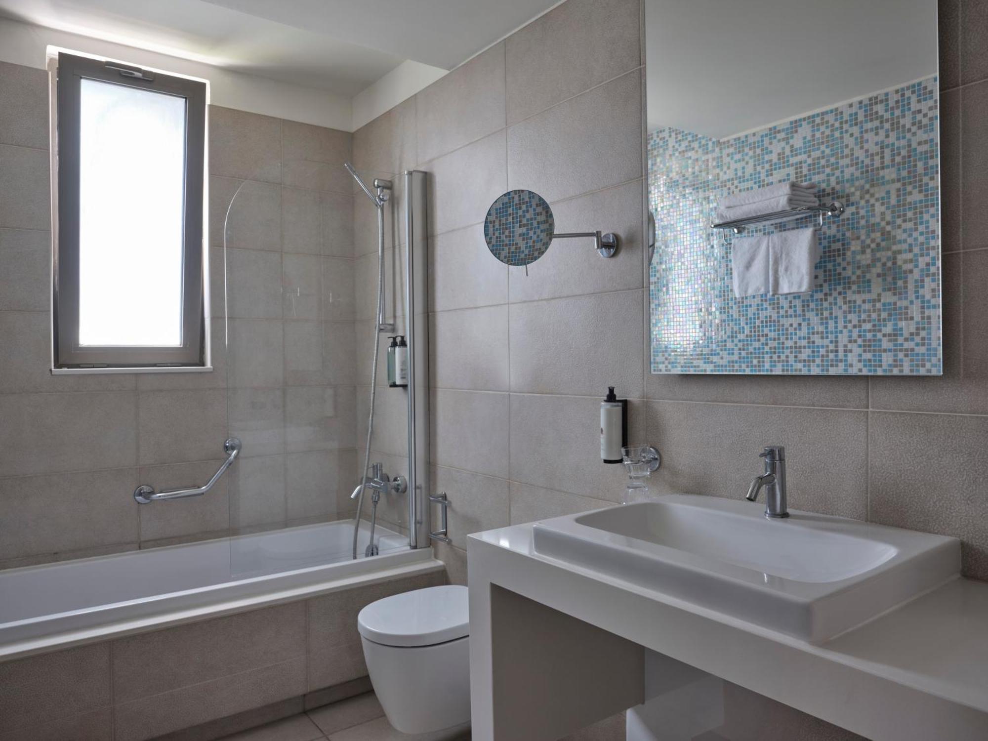 One Bedroom Suite Limited Sea View