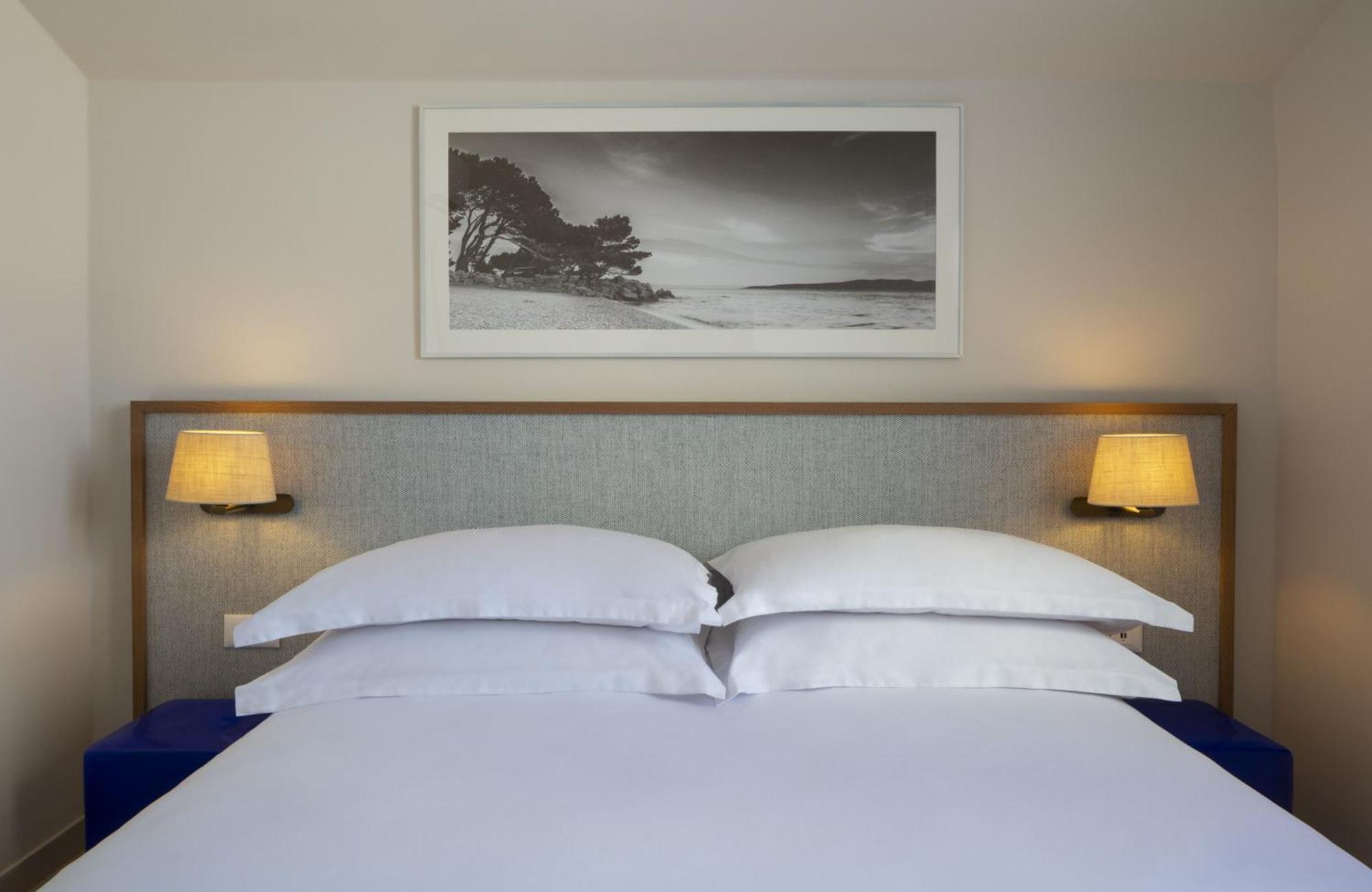 Junior Suite with Balcony and Side Sea View