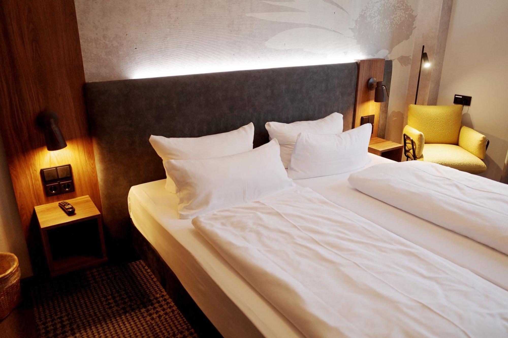 Small Double Room,1645663640:JPEG