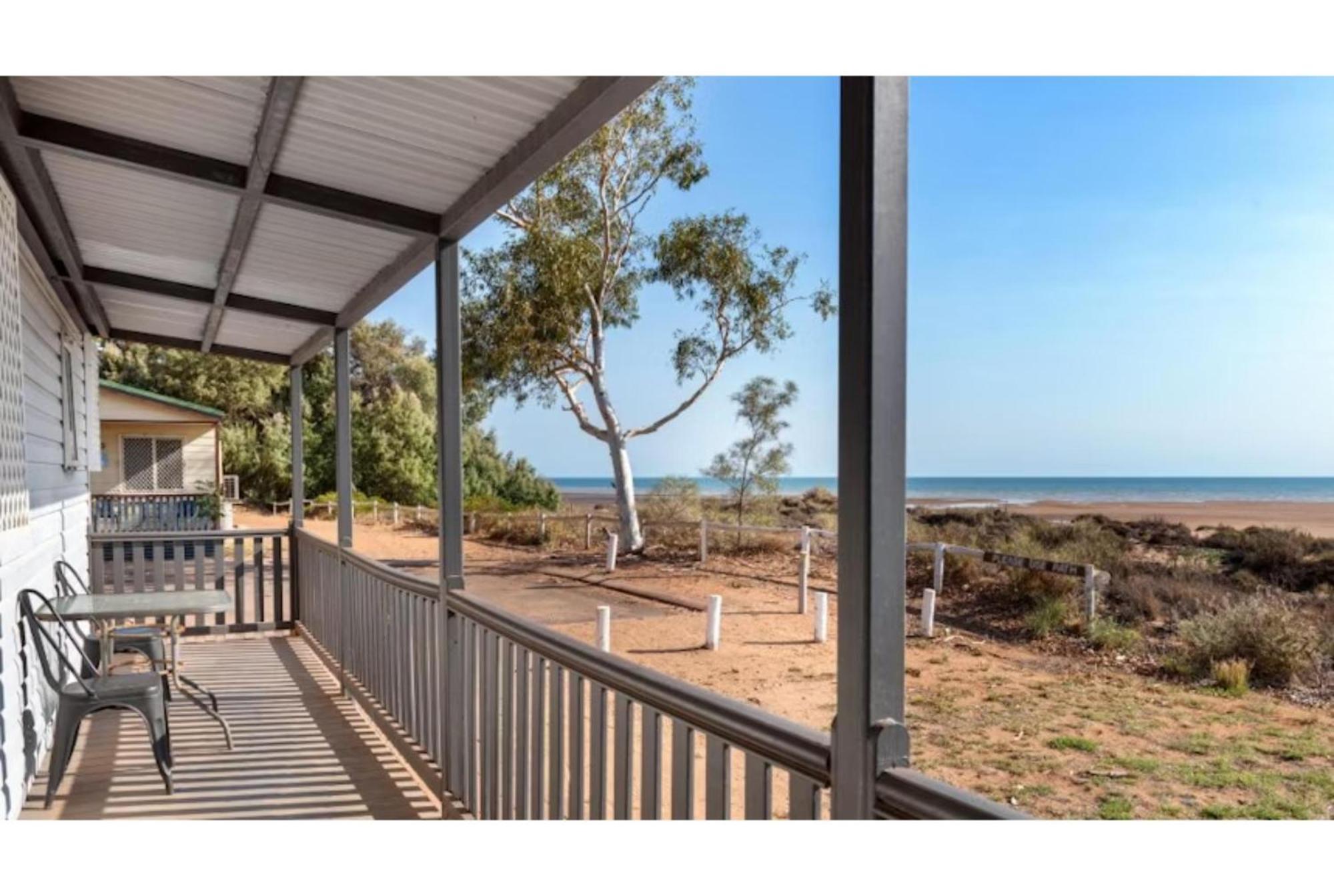 Superior 2 Bedroom Waterfront Cabin Sleeps 4