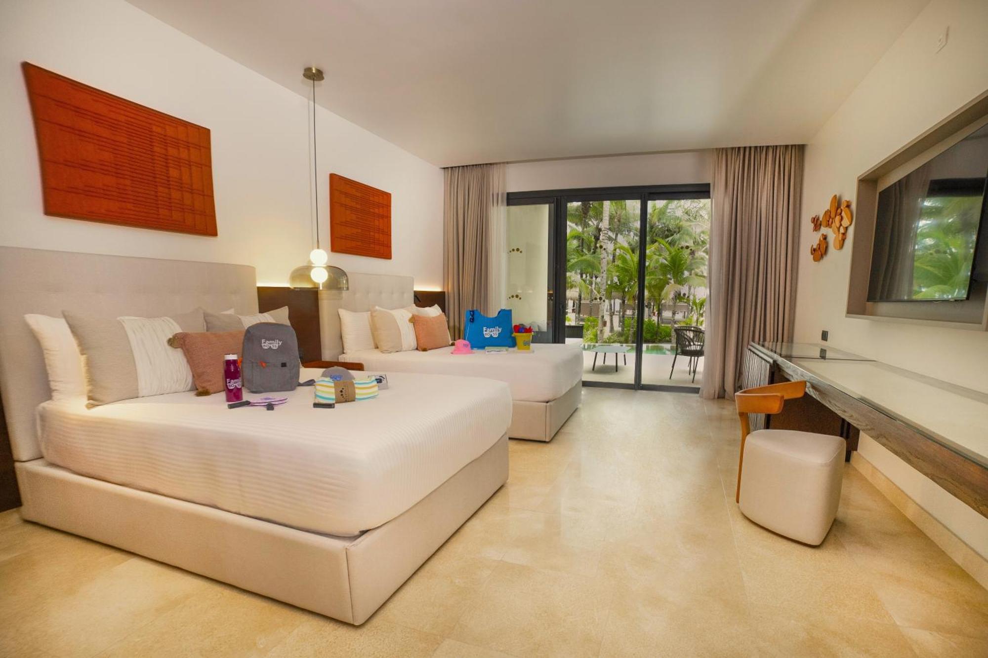 Family Selection Junior Suite Swim Out Beachfront