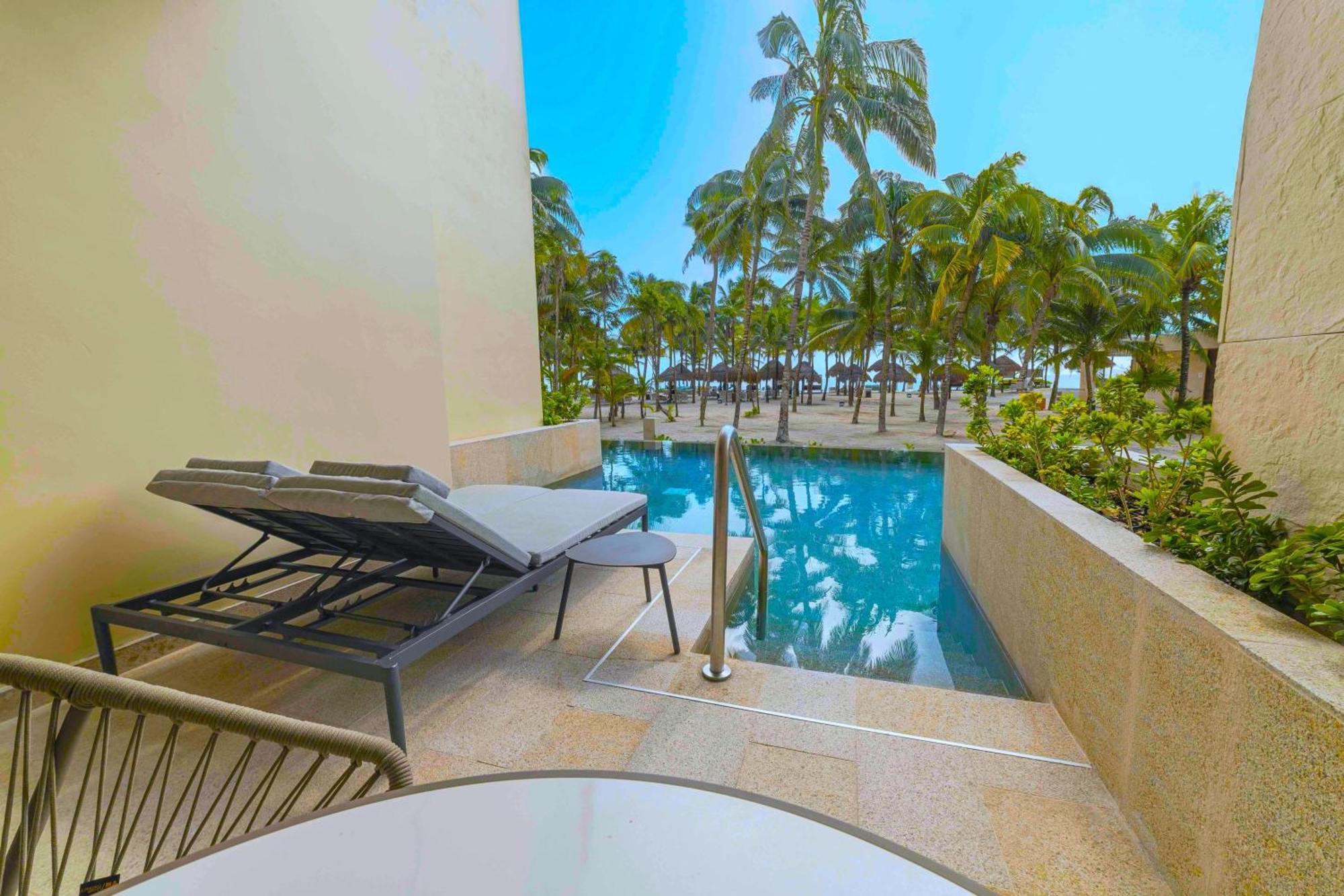 Family Selection Junior Suite Swim Out Beachfront