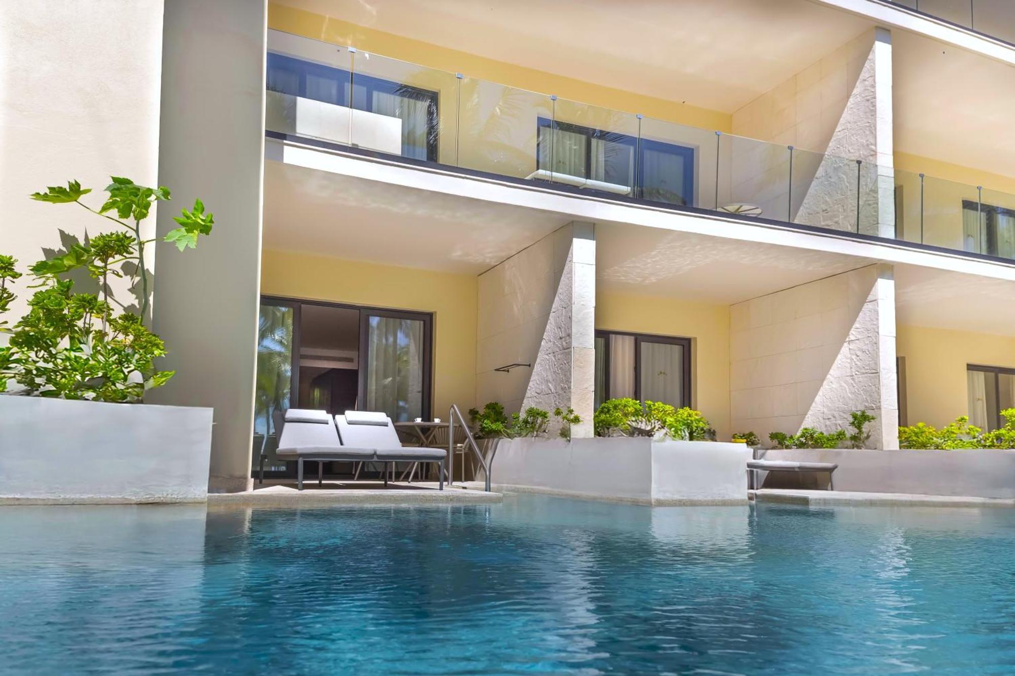 Family Selection Junior Suite Swim Out Beachfront