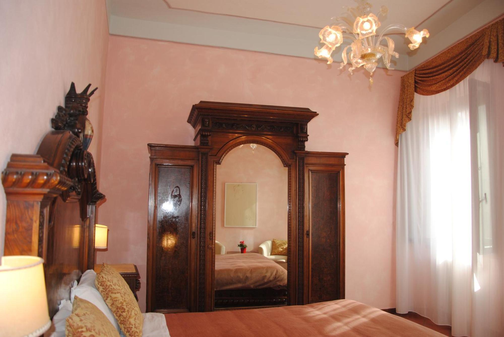 Superior Zimmer mit Kingsize-Bett