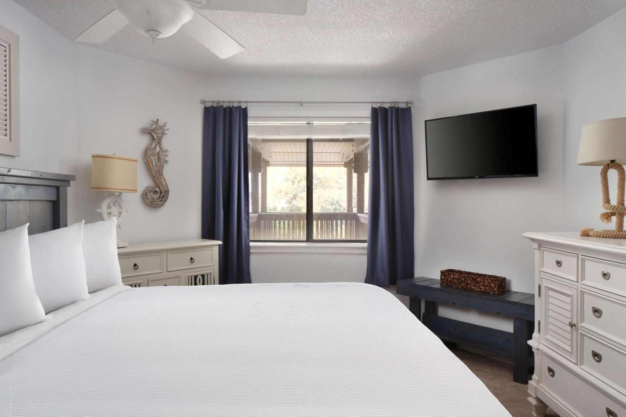 Two-Bedroom Lodge Lake View