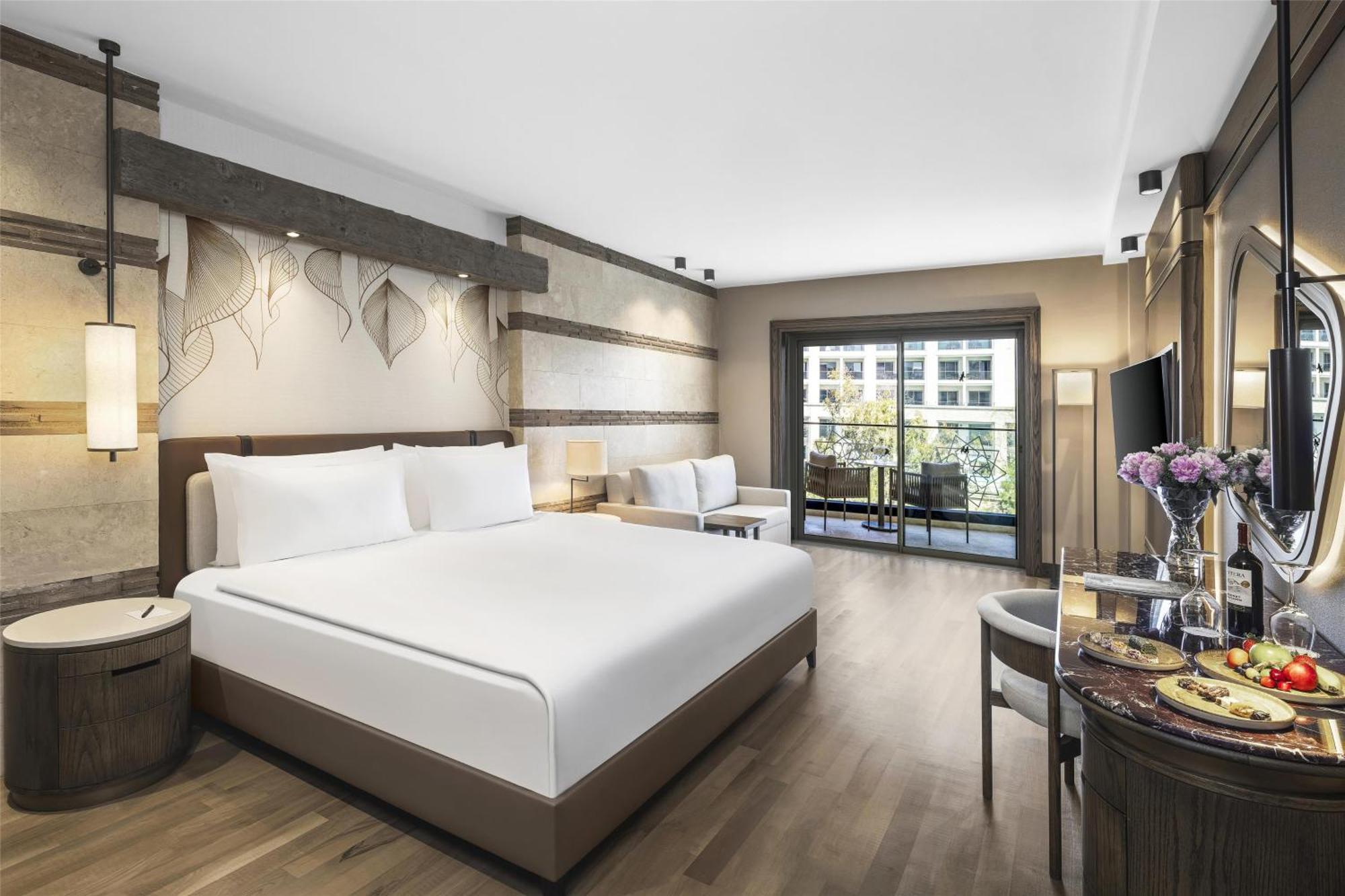 Superior King Room Garden View