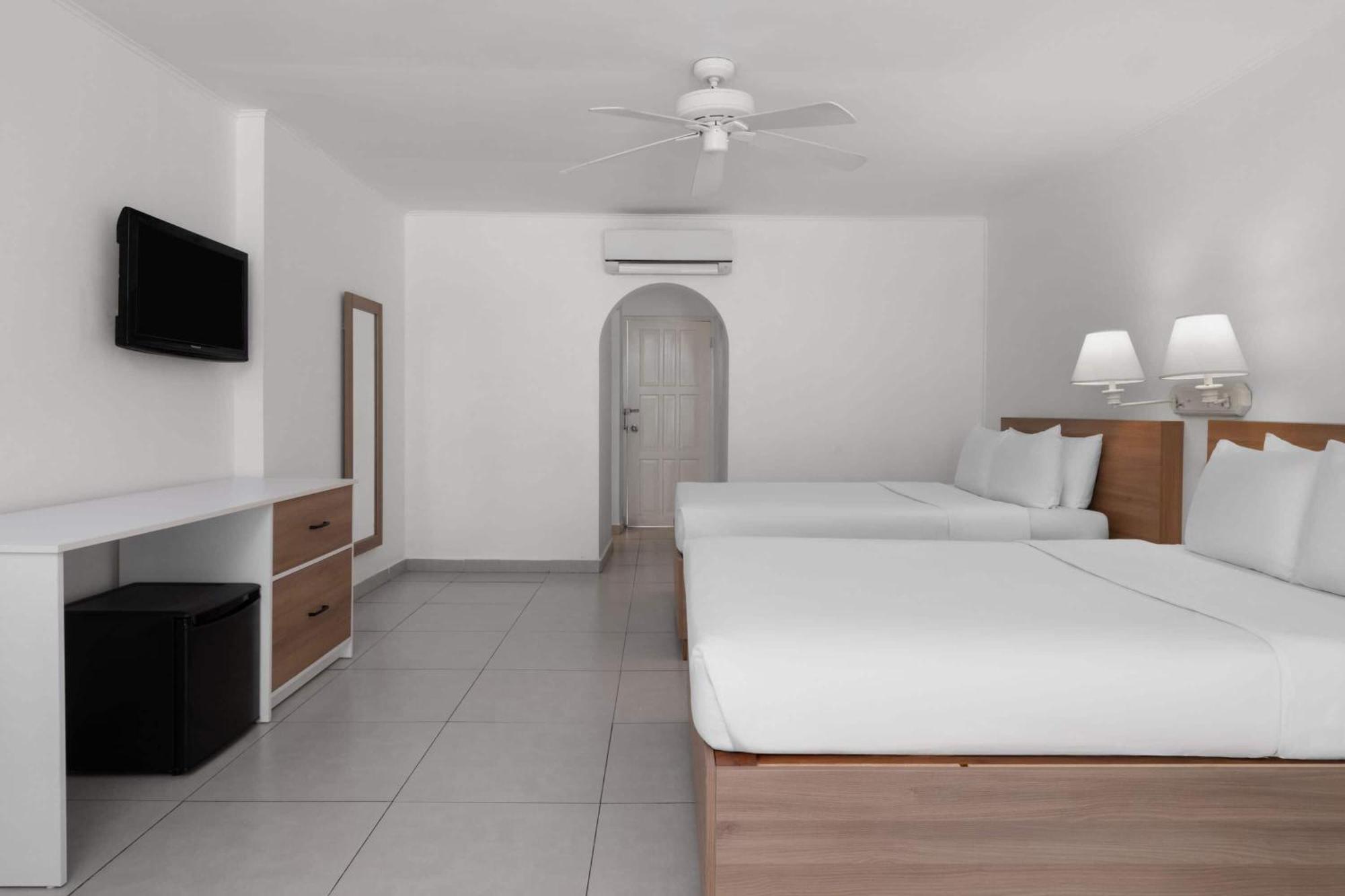 Double Room with Two Double Beds and Ocean View - Non-Smoking