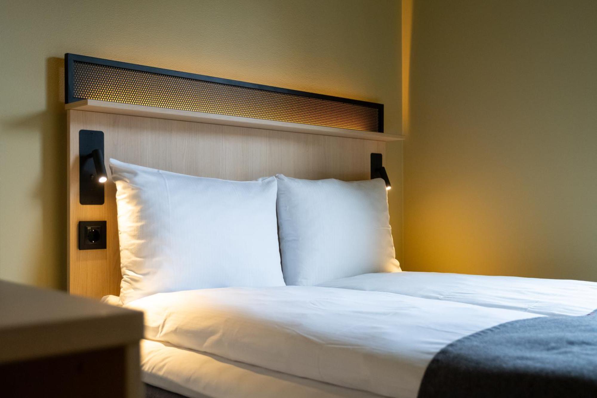 Small Double Room,1673353745:JPEG