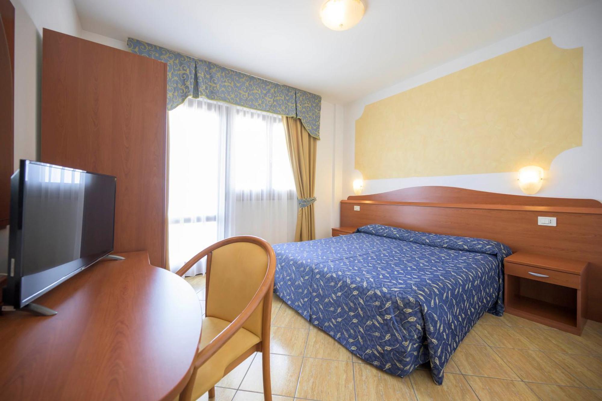 Twin Room with Balcony or Terrace and Mountain View