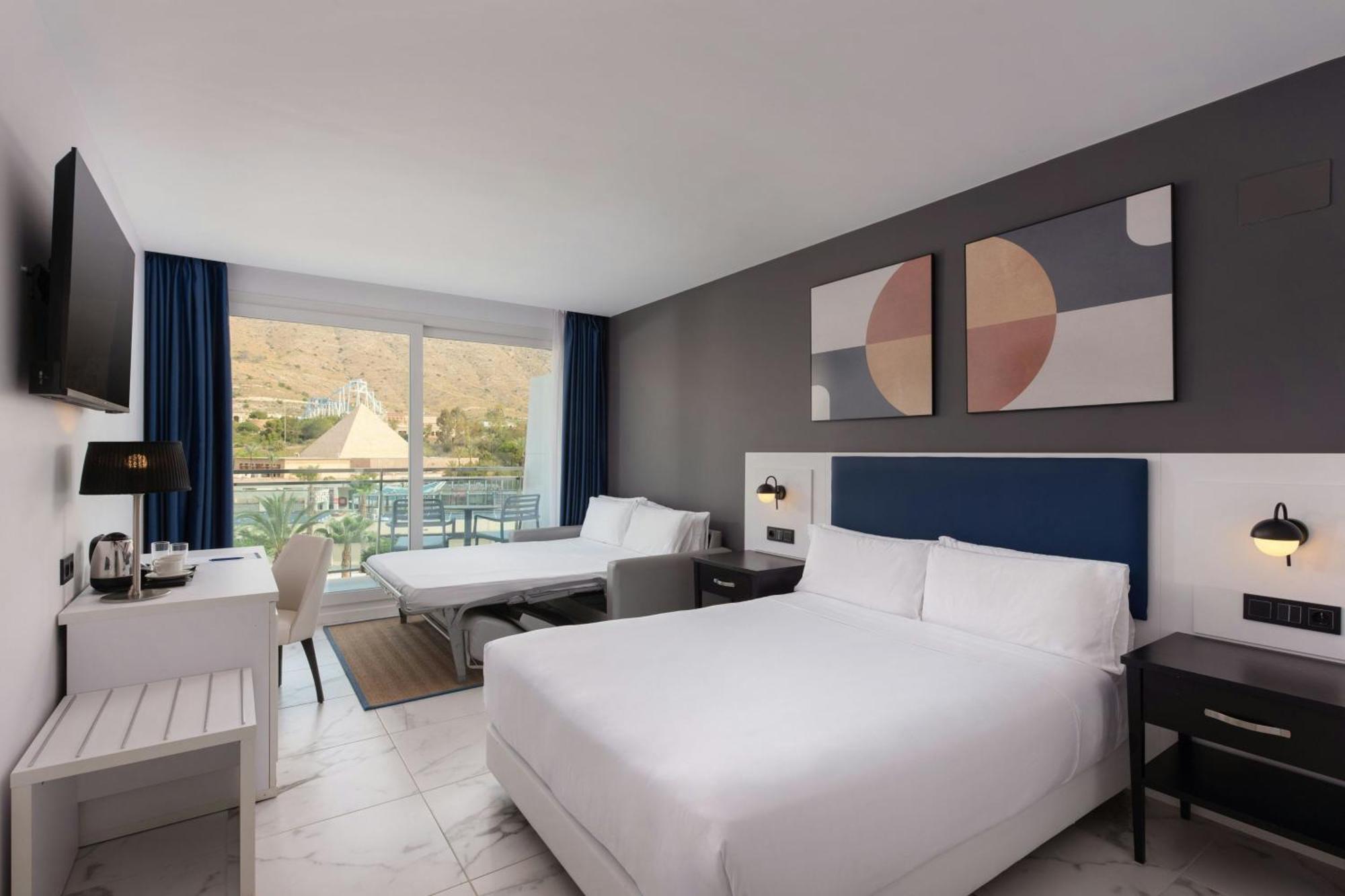 Habitación Doble con sofá cama, balcón y vistas a la montaña - 1 cama
