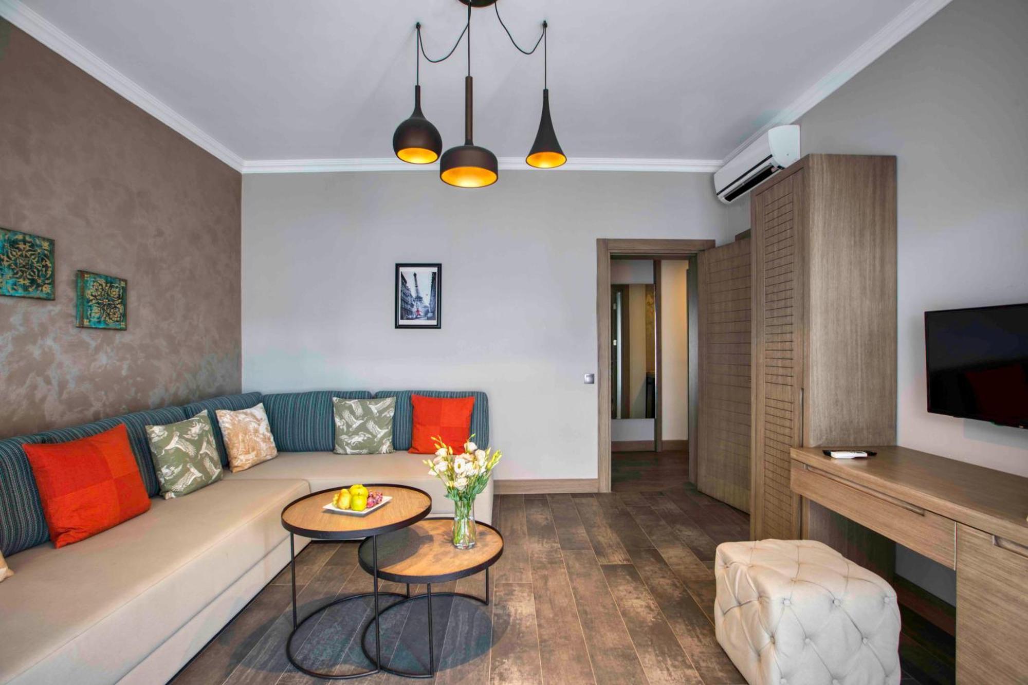 Deluxe Suite with Sea View,1685058920:JPEG