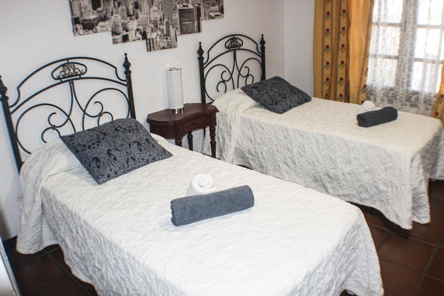 Twin Room,1692108424:JPEG