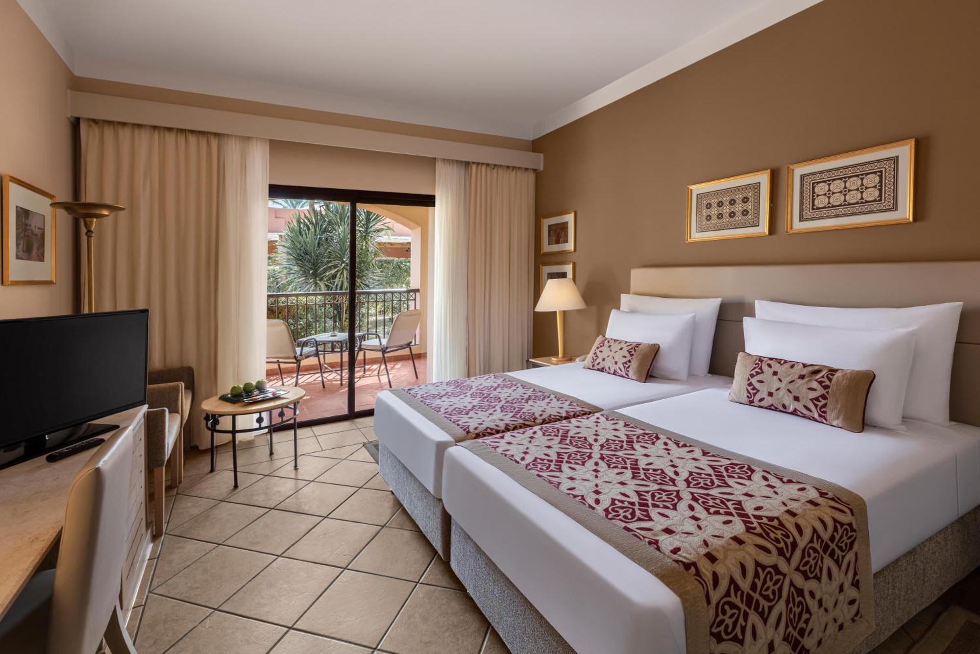 Superior Zimmer mit Queensize-Bett und Gartenblick oder Superior Zweibettzimmer mit Gartenblick