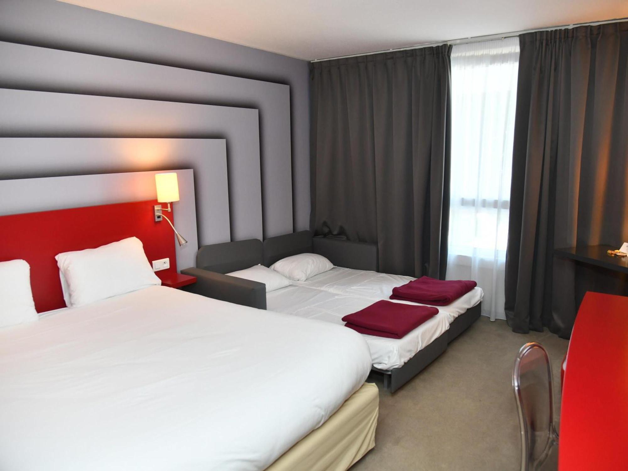 Habitación Familiar Estándar con 2 sofás cama - 1 cama doble