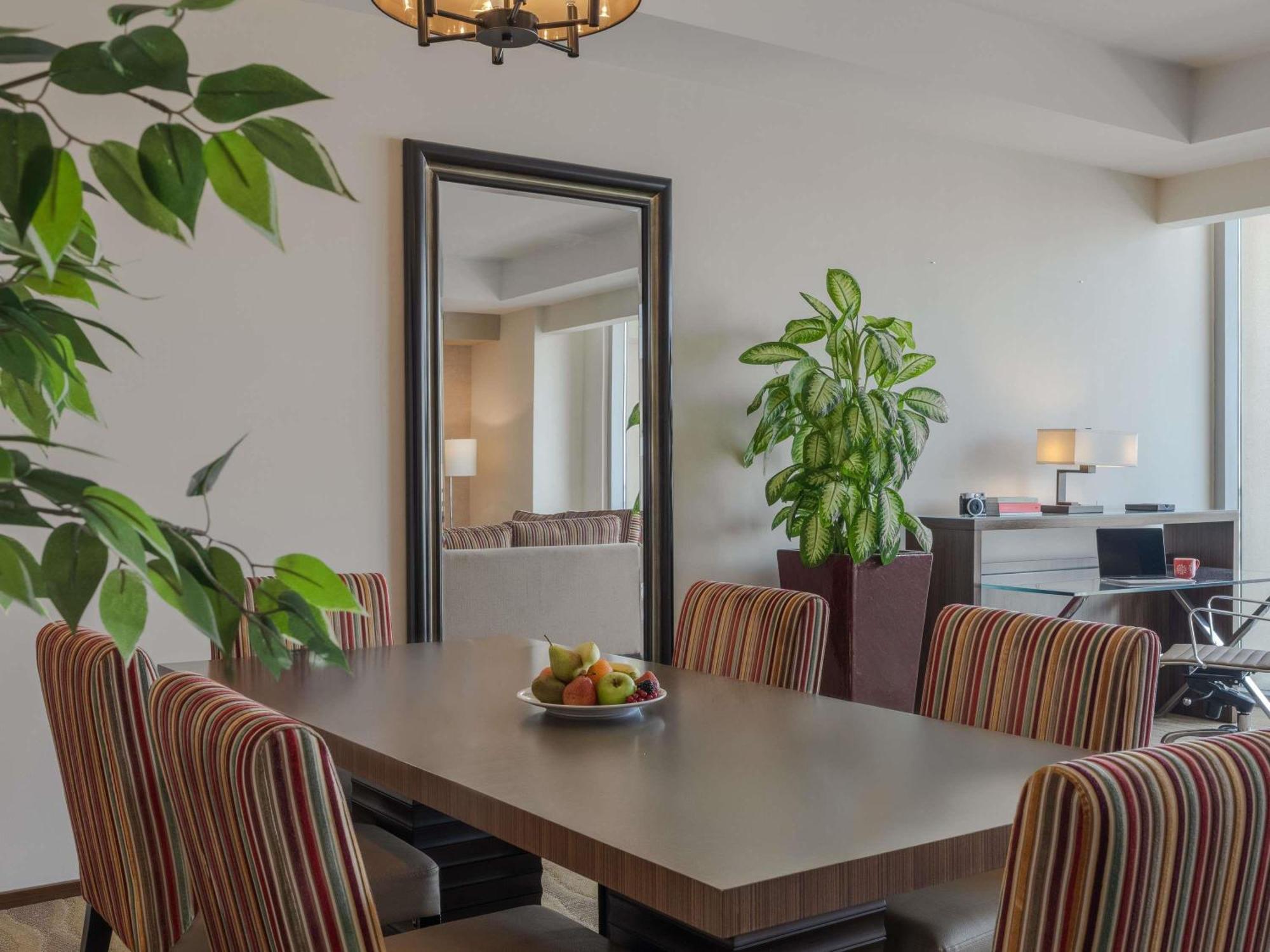 One-Bedroom Premium Apartment Burj Khalifa Creek View,1717070203:JPEG