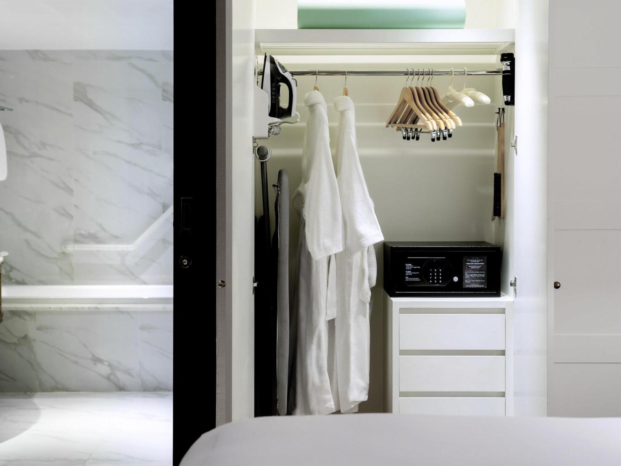 Wellness Suite mit Kingsize-Bett – Zugang zum Club