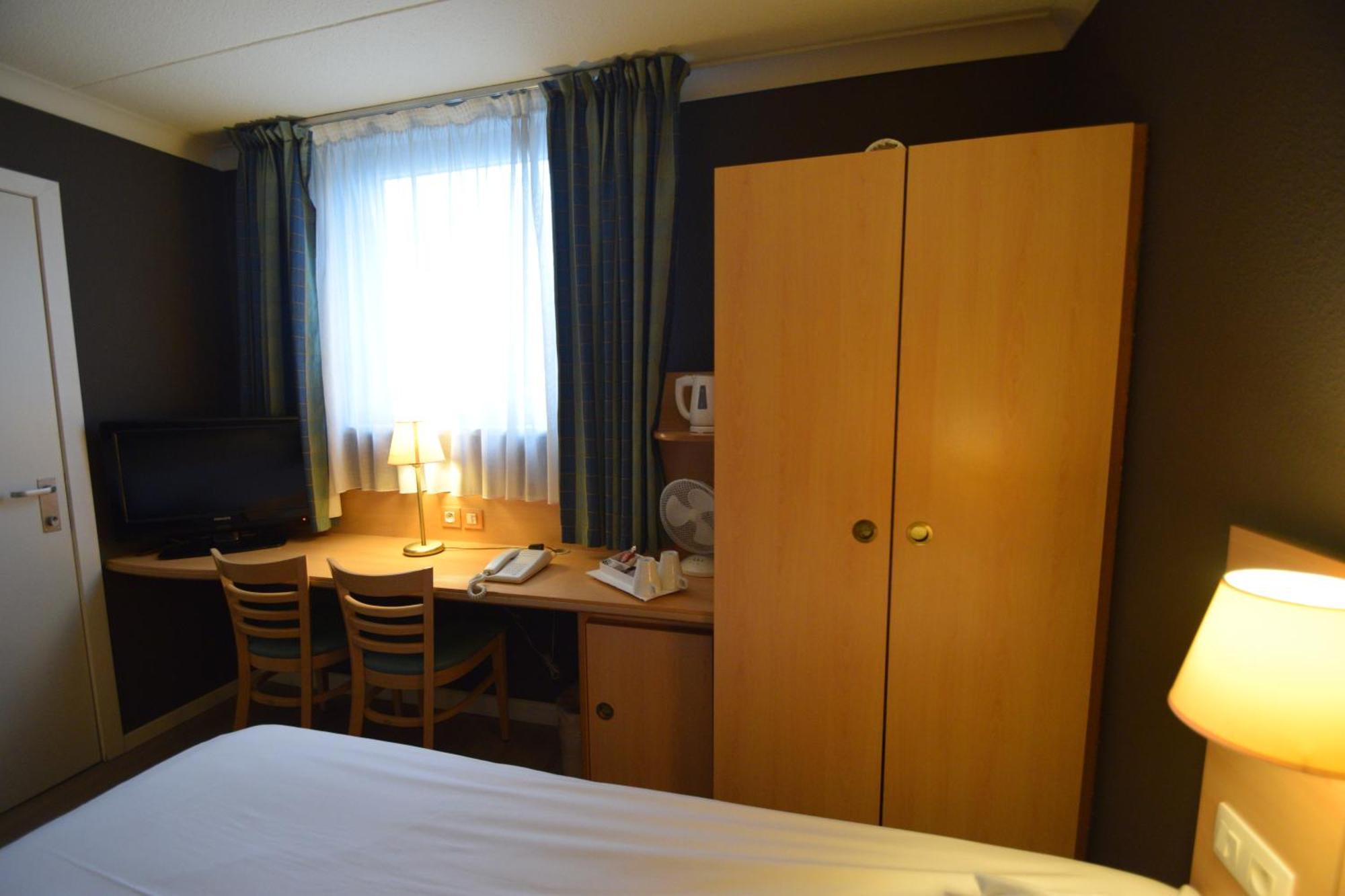 Double Room,1756392973:JPEG