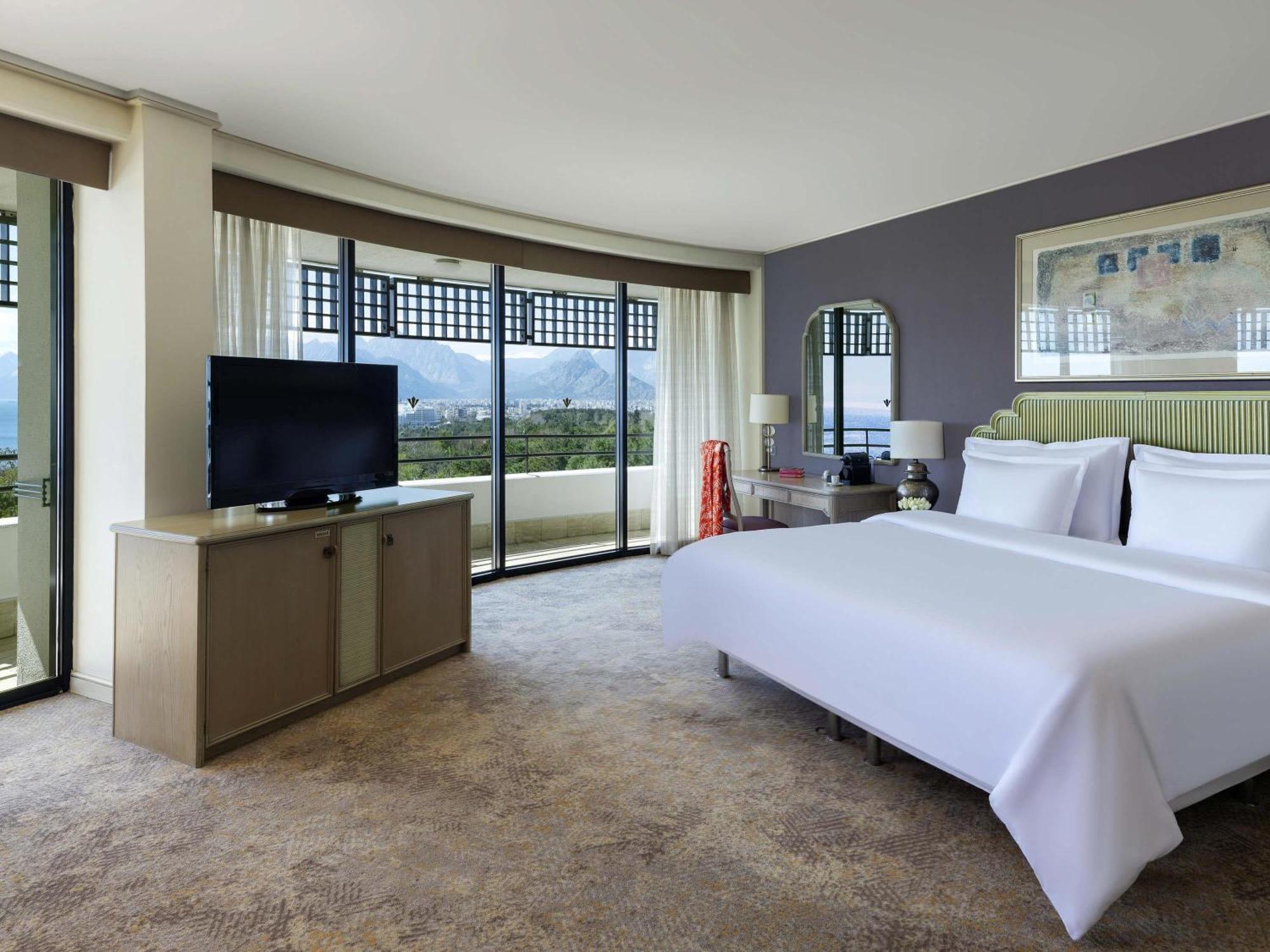 Junior Suite mit Kingsize-Bett und Meerblick