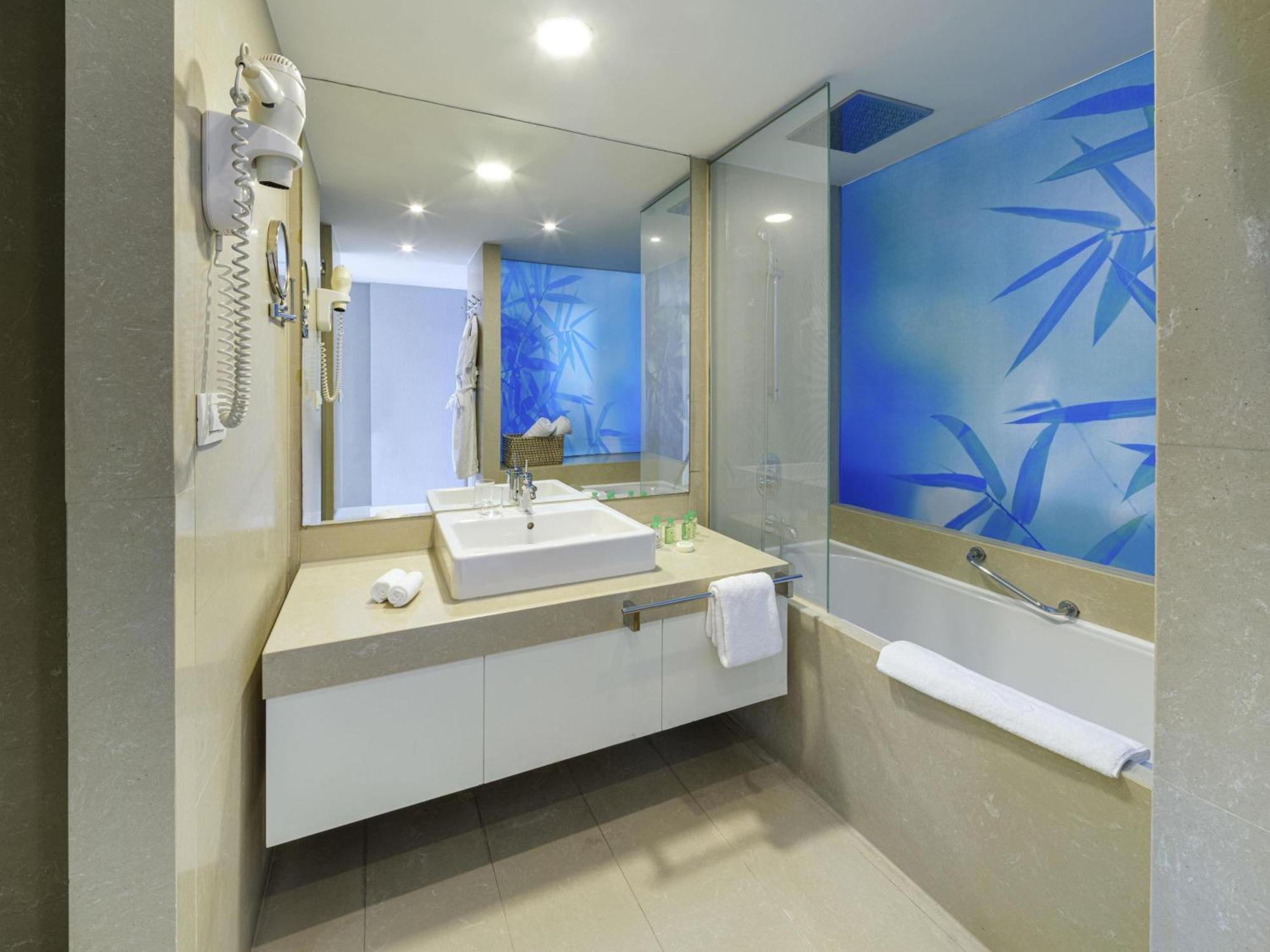 Classic Twin Room with Park View