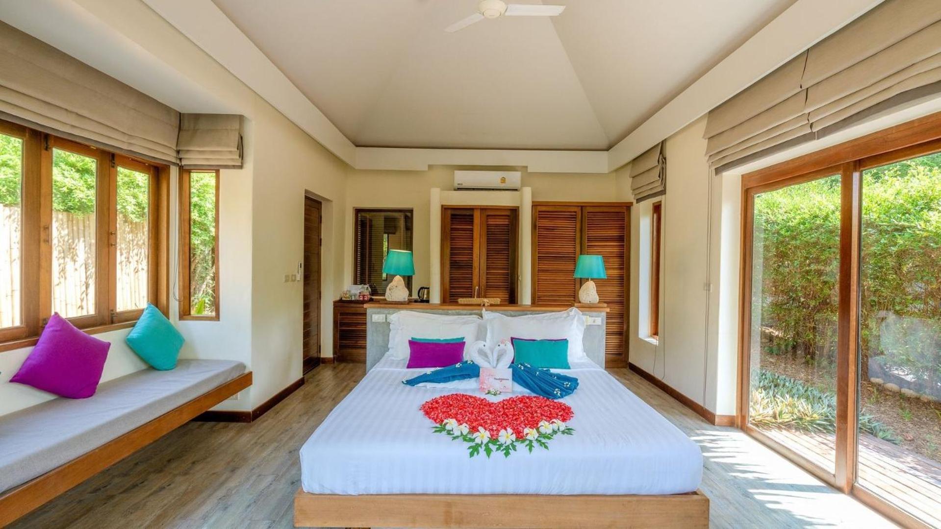 Sea Shore Villa met Zwembad