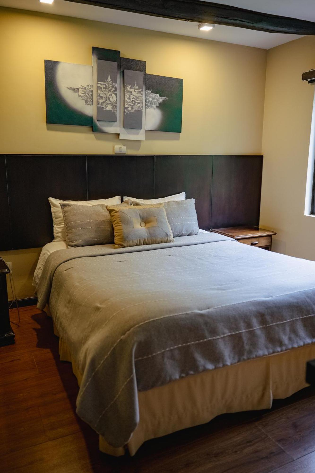 Single Room with Bathroom,1742881041:JPEG