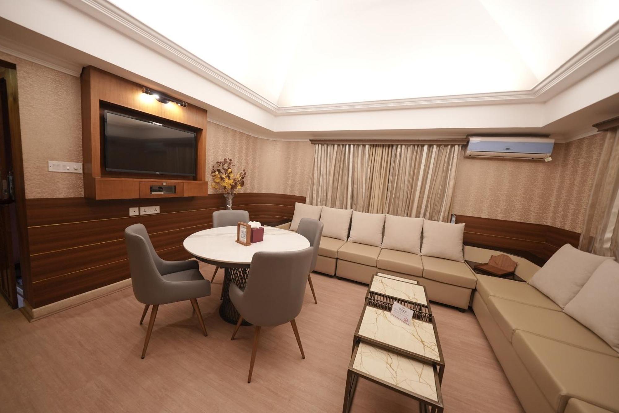 Suite with Private Pool
