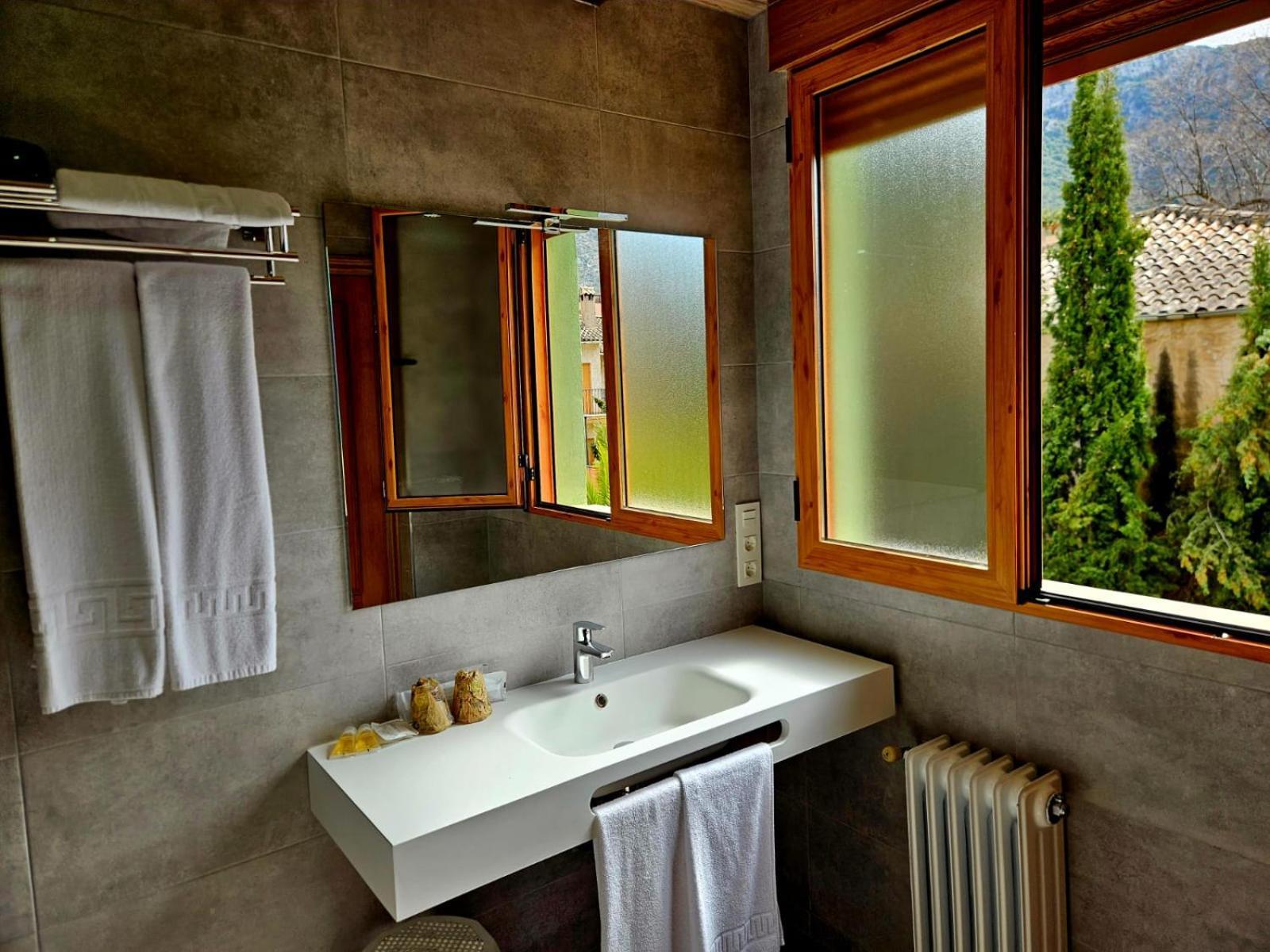Double Room,1756401377:JPEG