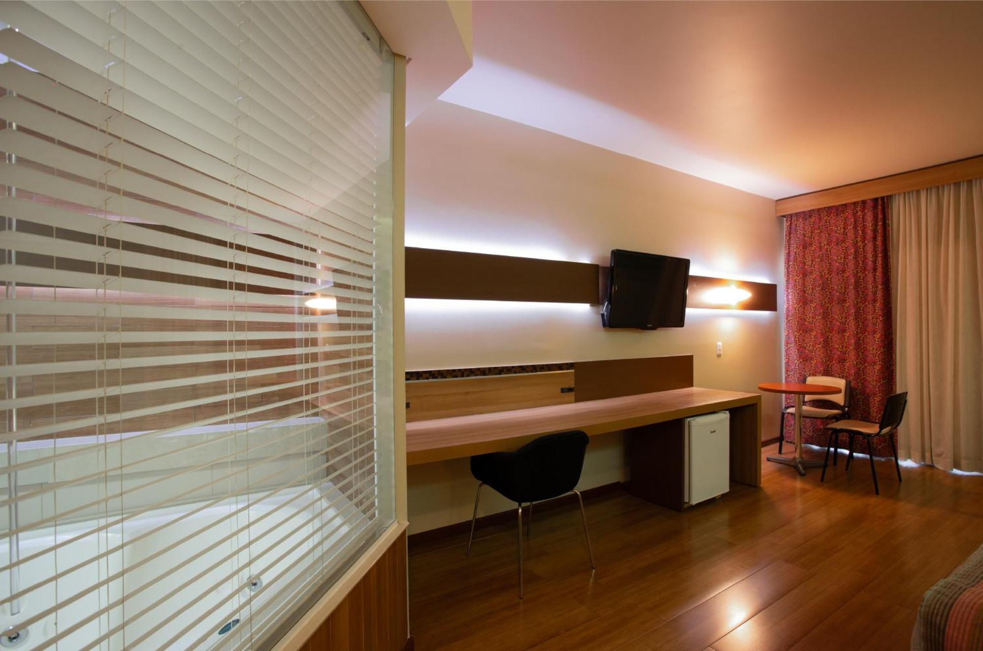 Suite met Uitzicht op het Zwembad