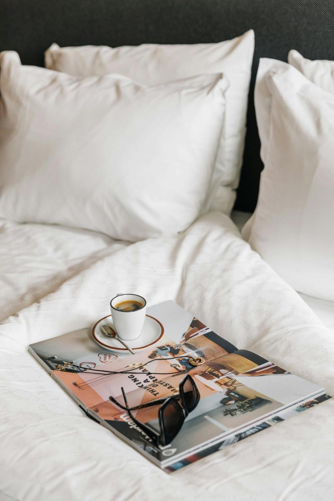 Habitación con cama grande