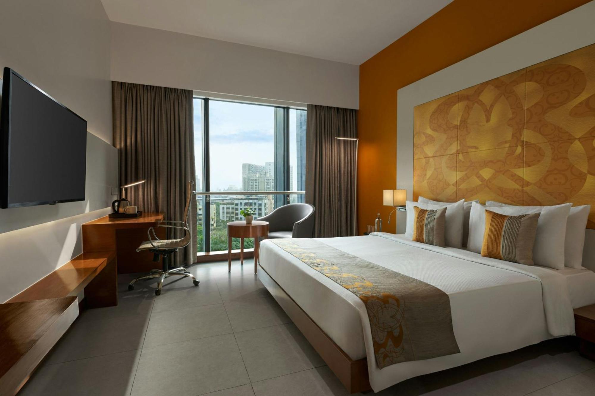 Fern Classic King Room Courtyard View