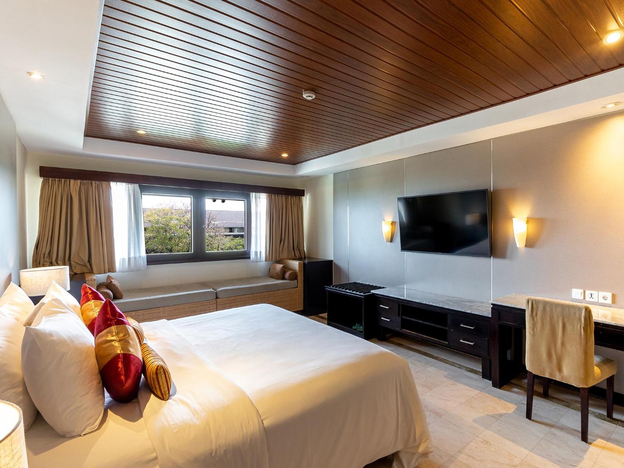 Suite Balcony,1765826535:JPEG