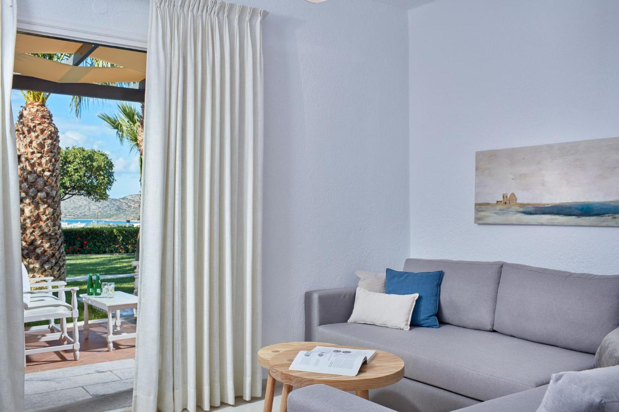 Deluxe Palm Suite