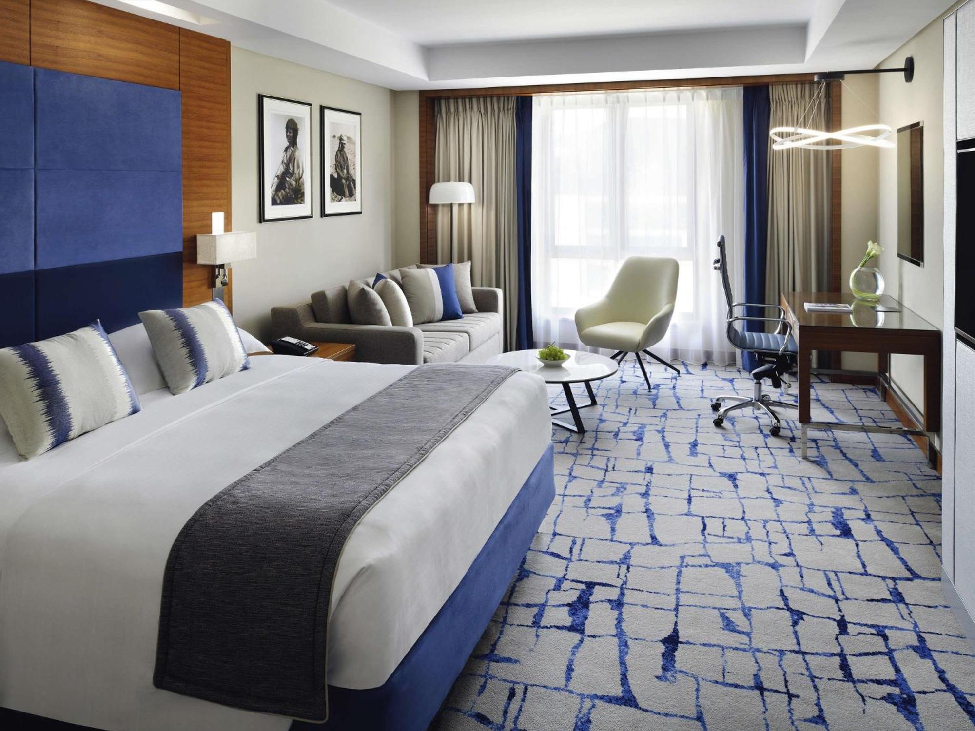 Executive Deluxe King Room - Complimentary Lounge Access
