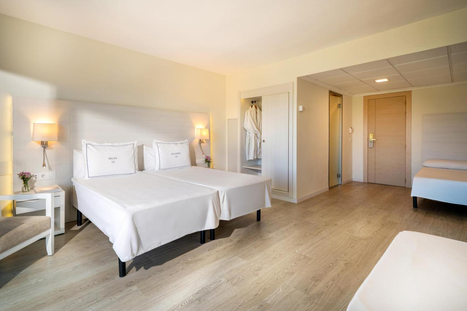 Chambre Familiale avec Balcon (2 Adultes + 2 Enfants)