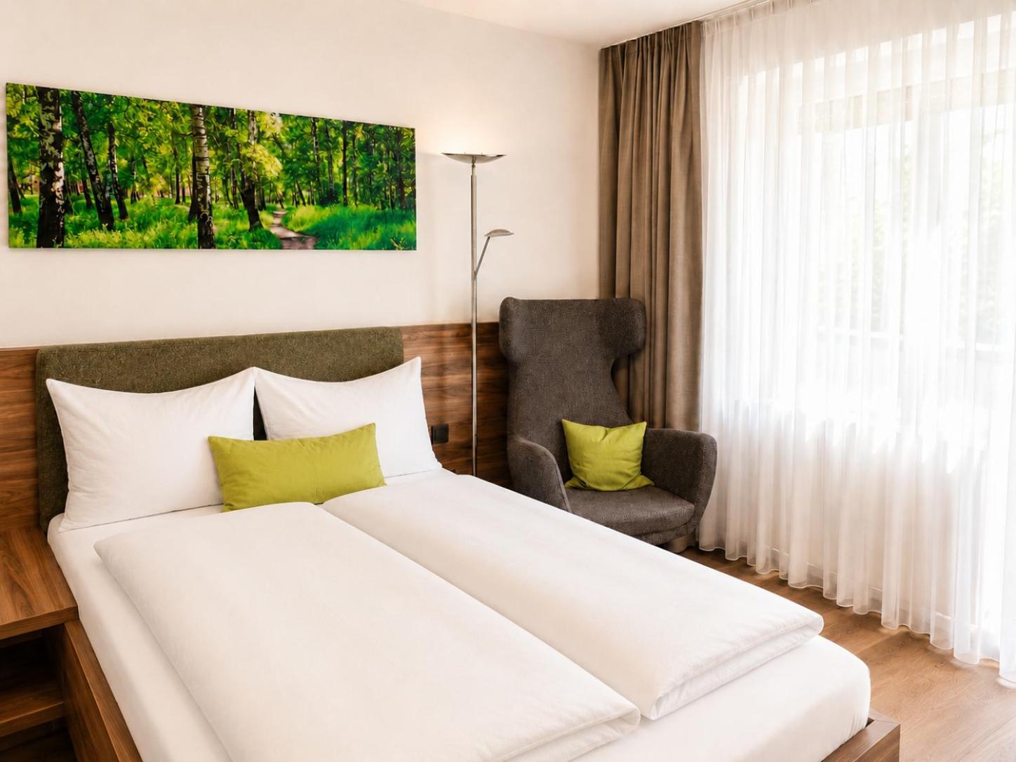 Standard Queen Room