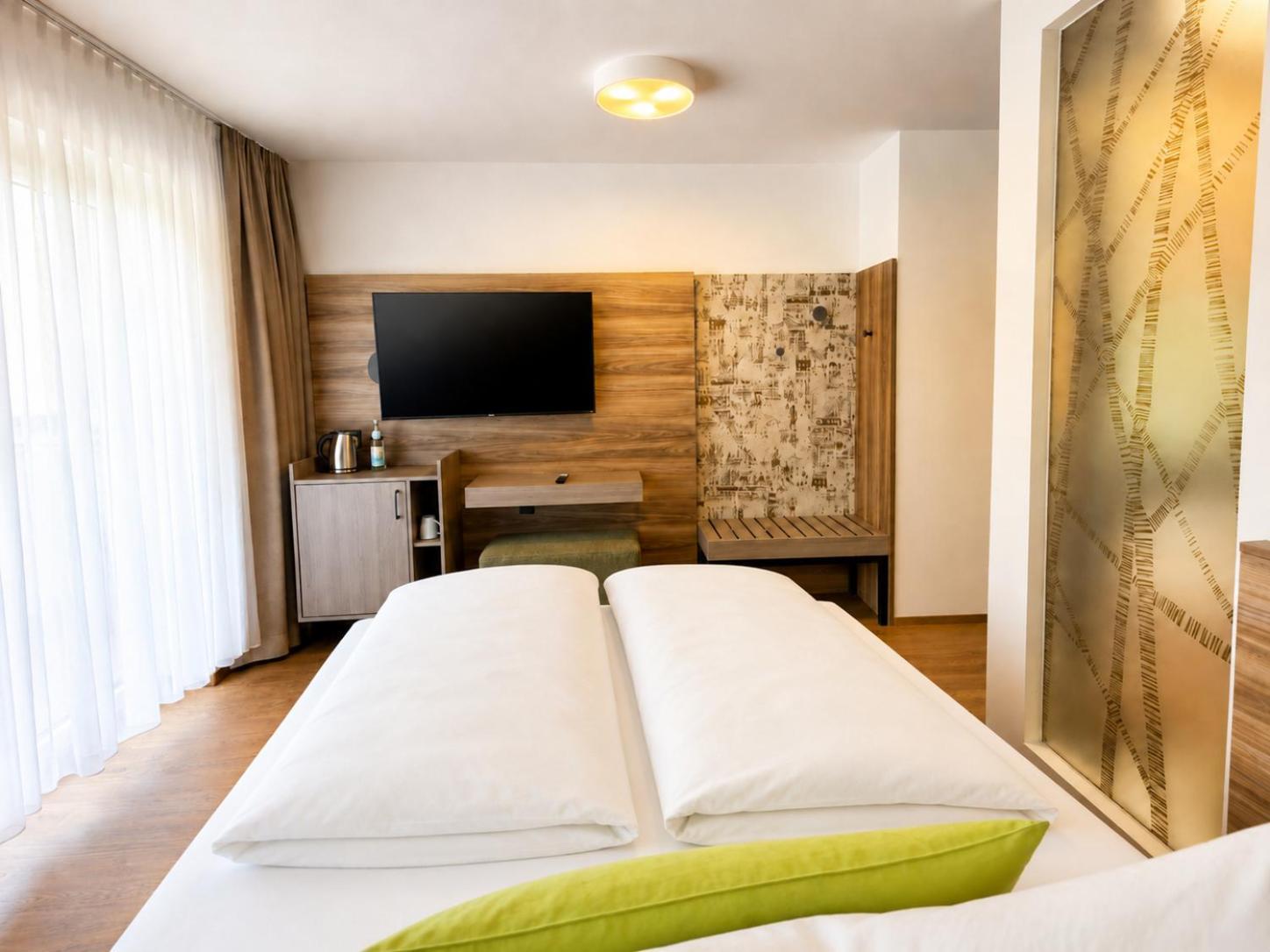Standard Queen Room