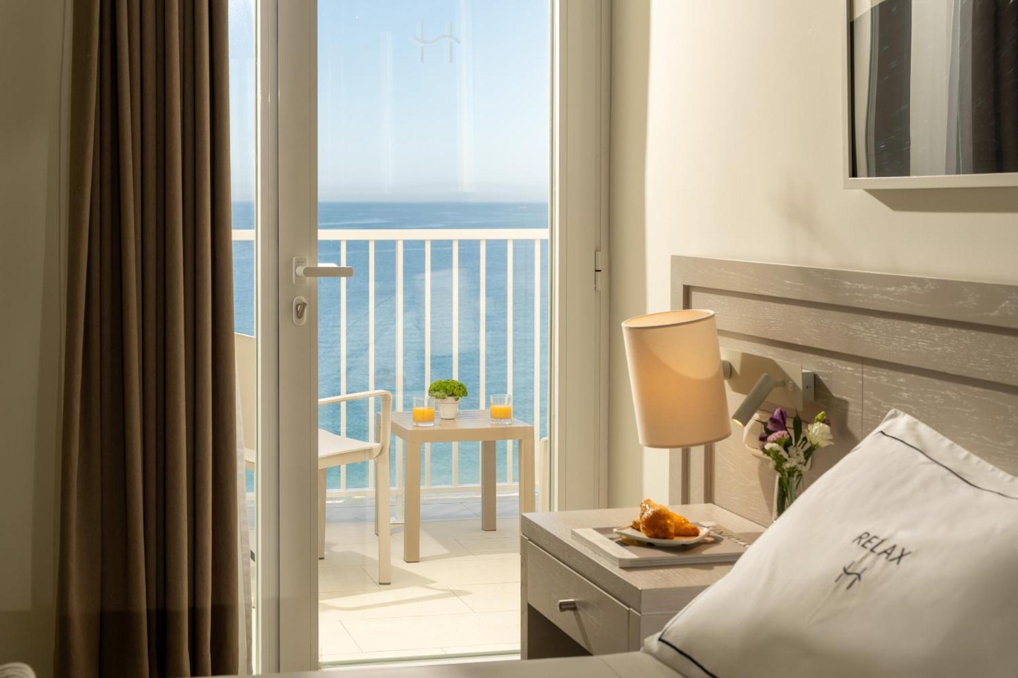 Panoramic Room front sea view