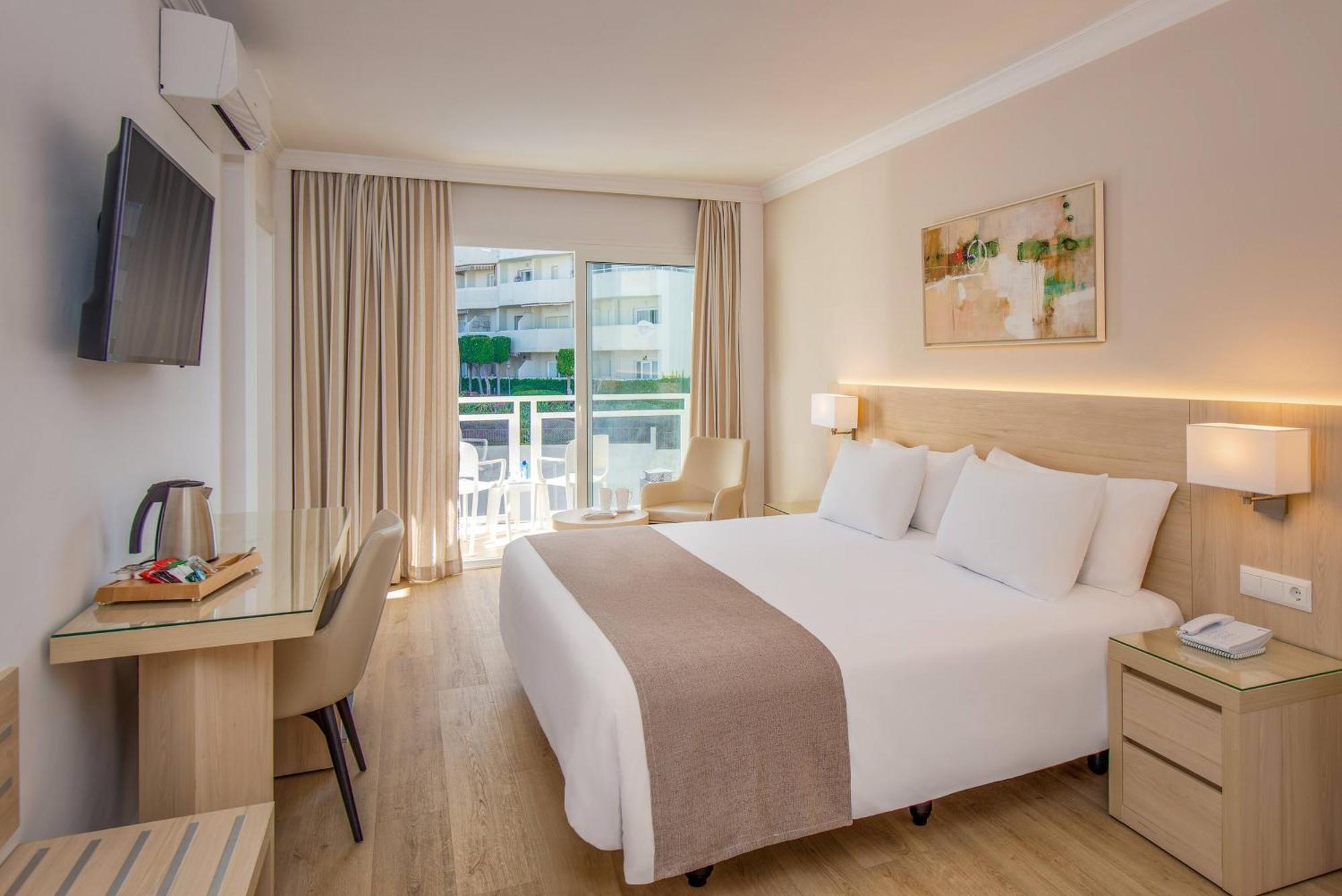 Superior Room with Lateral Sea View