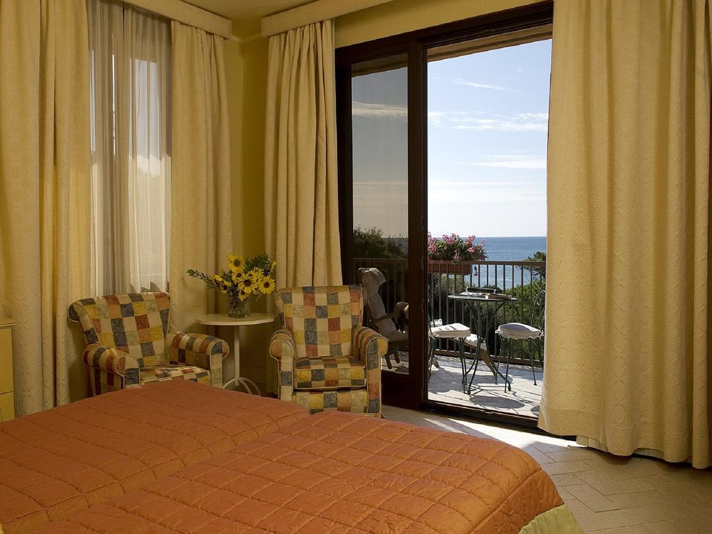 Double or Twin Room Sea View