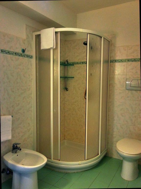 Economy Double or Twin Room,223981310:JPEG