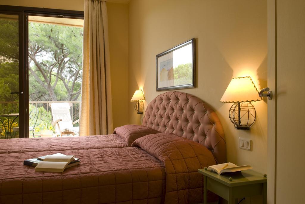 Double or Twin Room Pinewood View