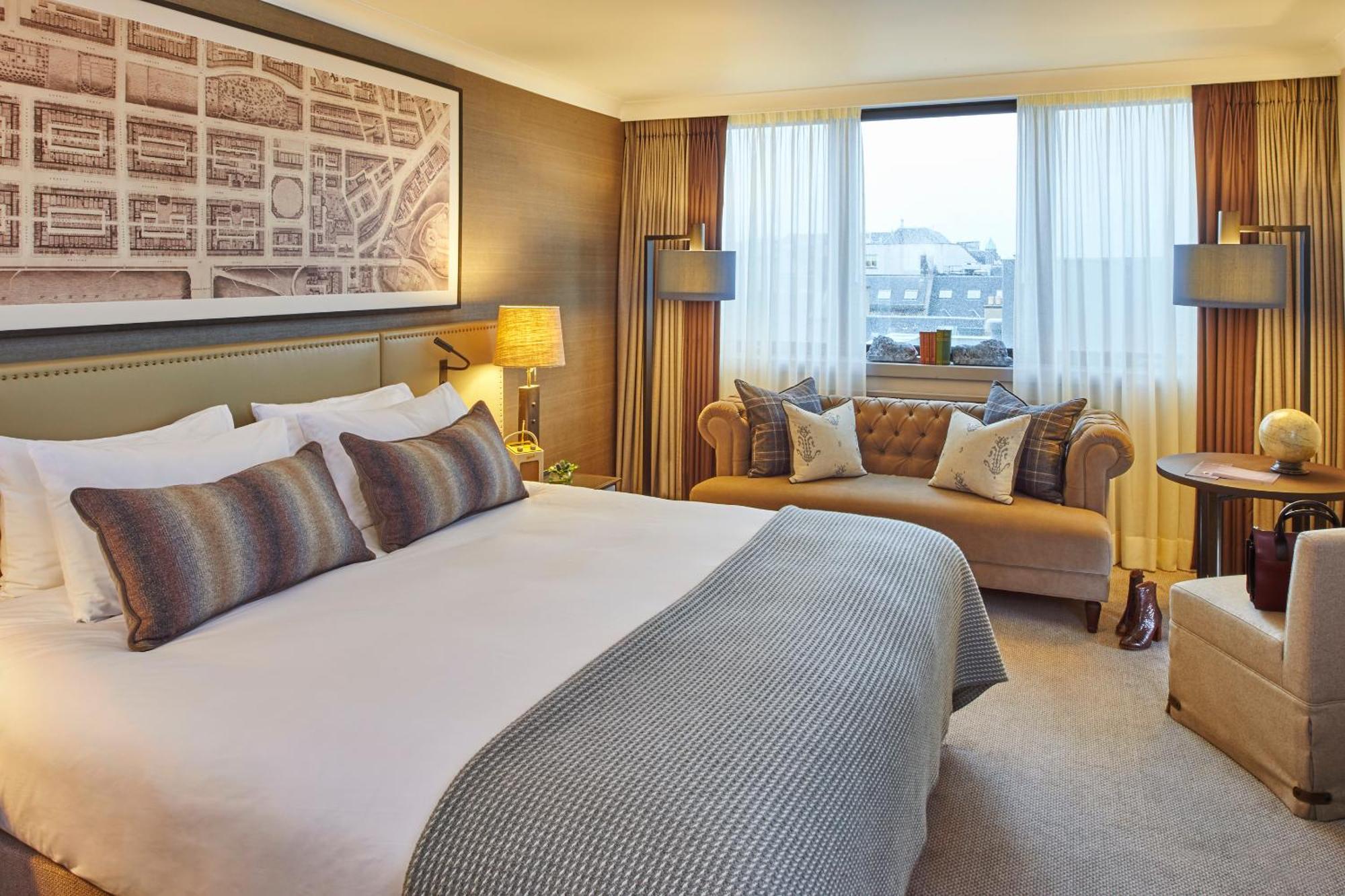 Habitación Premium con cama extragrande y minibar surtido