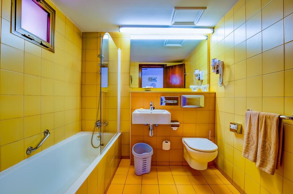 Habitación Doble con vistas al mar (2 adultos + 1 niño)