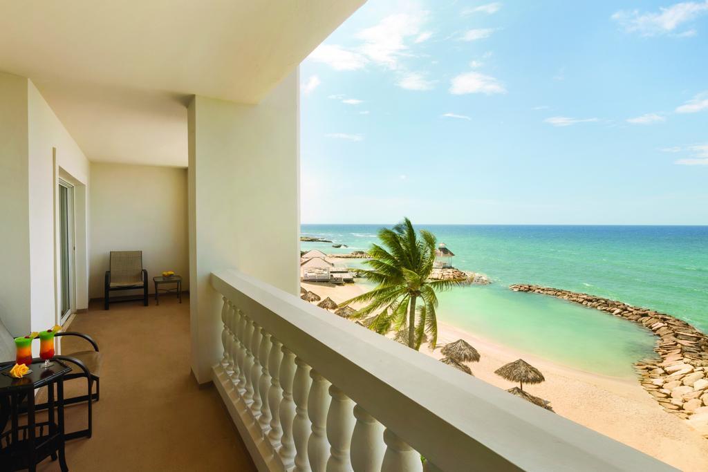 One-Bedroom Suite Oceanfront,805136754:JPEG