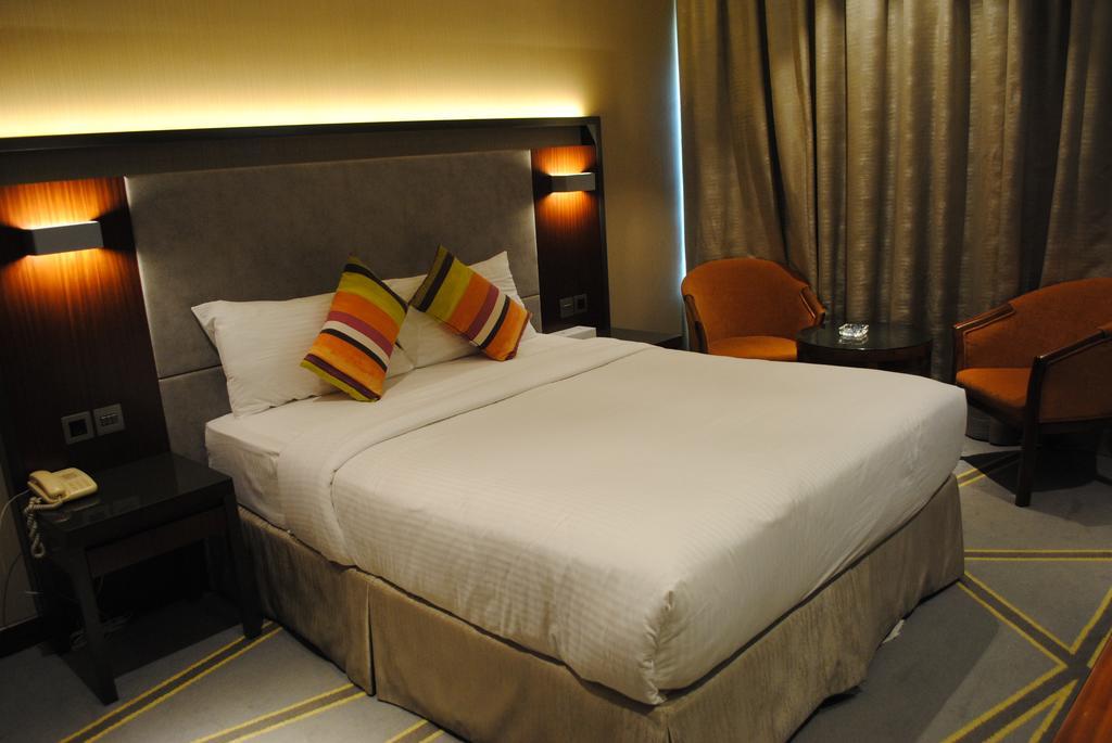 Deluxe Doppelzimmer (2 Erwachsene & 1 Kind)