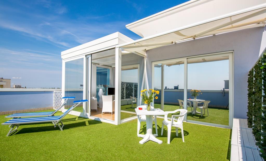 Deluxe Suite with Sea View