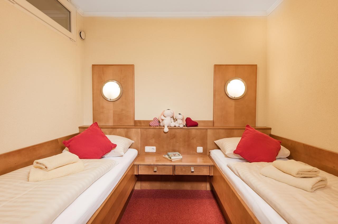 Family Room,917462560:JPEG