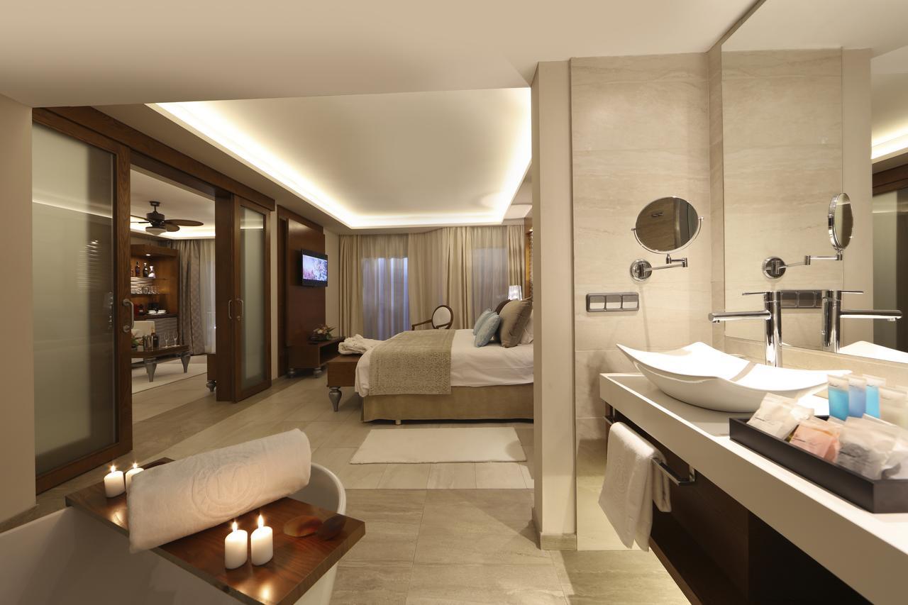 Suite Swim Up (bañera de hidromasaje al aire libre) y WiFi gratis