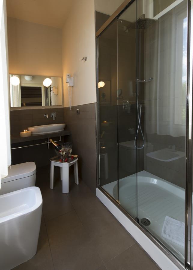 Standard Double or Twin Room,663542868:JPEG