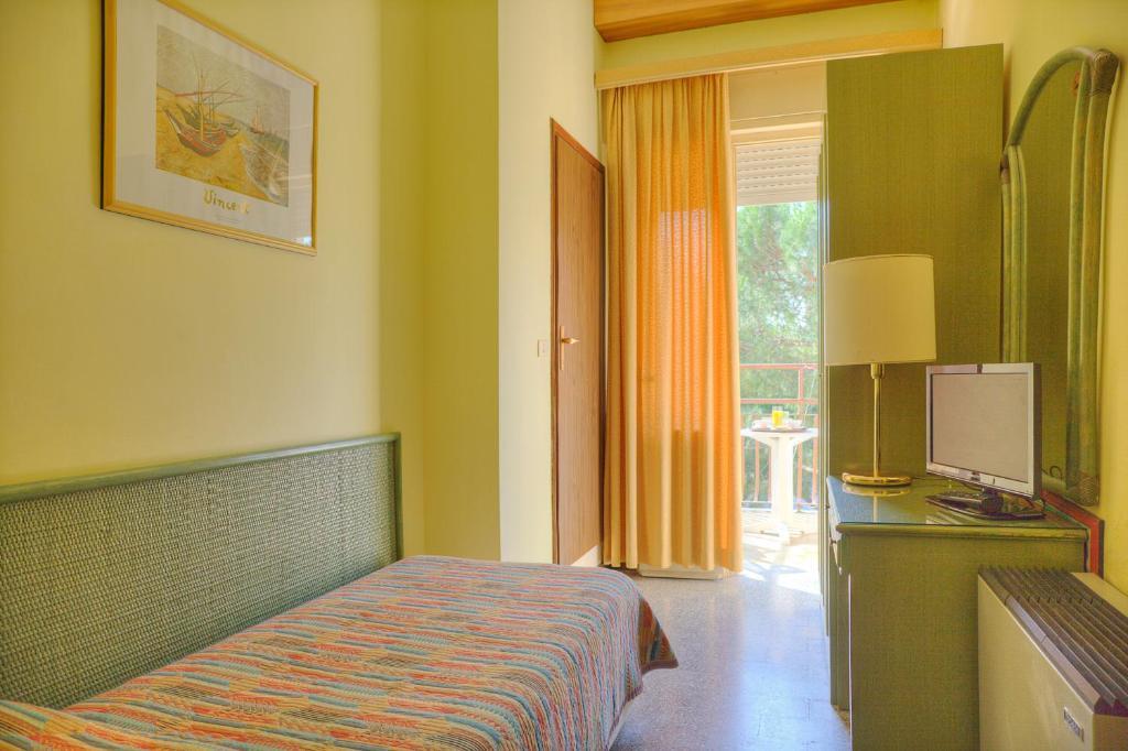 Single Room with Balcony,830131214:JPEG